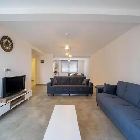 2 Bedroom On The Beach In Yahsi 比特兹