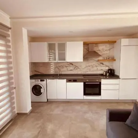 2 Bedroom On The Beach In Yahsi Διαμέρισμα
